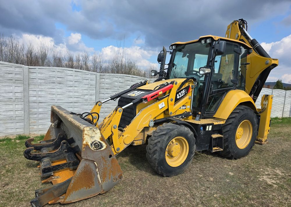 Caterpillar - Retroescavadeira: foto 1 Caterpillar - Retroescavadeira: foto 1