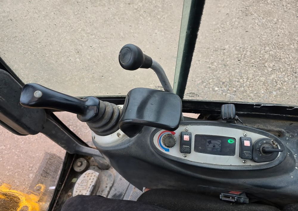 Mini escavadeira JCB: foto 10