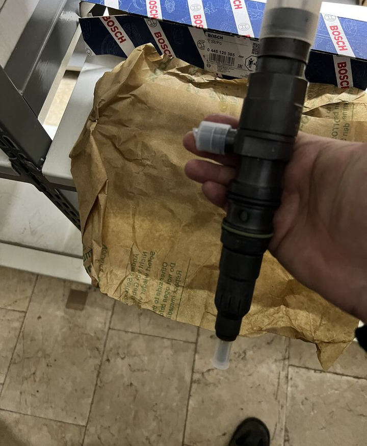 Bosch Euro 6 0445120385 Bosch Mercedes Euro 6 - Injector de Caminhão: foto 2 Bosch Euro 6 0445120385 Bosch Mercedes Euro 6 - Injector de Caminhão: foto 2