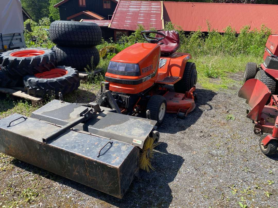 2000 Kubota G1700//Sitteklipper med feier og oppsamler - Cortador de grama: foto 1 2000 Kubota G1700//Sitteklipper med feier og oppsamler - Cortador de grama: foto 1