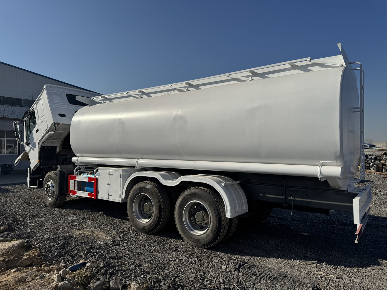 HOWO - Caminhão tanque: foto 2 HOWO - Caminhão tanque: foto 2