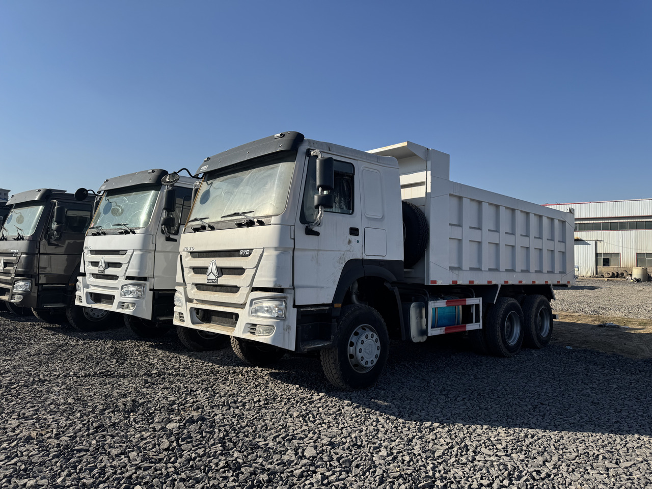 HOWO - Caminhão basculante: foto 1 HOWO - Caminhão basculante: foto 1