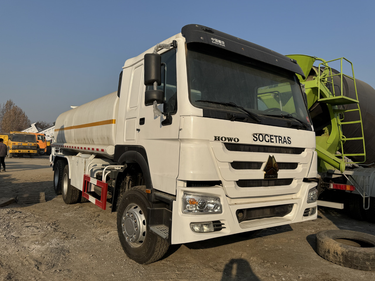 HOWO - Caminhão tanque: foto 1 HOWO - Caminhão tanque: foto 1