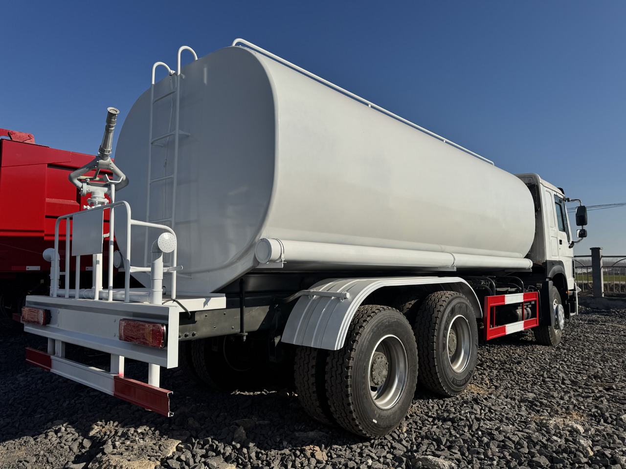 HOWO - Caminhão tanque: foto 3 HOWO - Caminhão tanque: foto 3