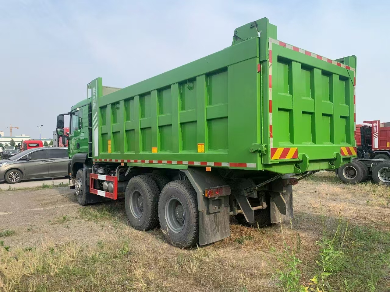 Caminhão basculante para transporte de cemento Sinotruck: foto 6