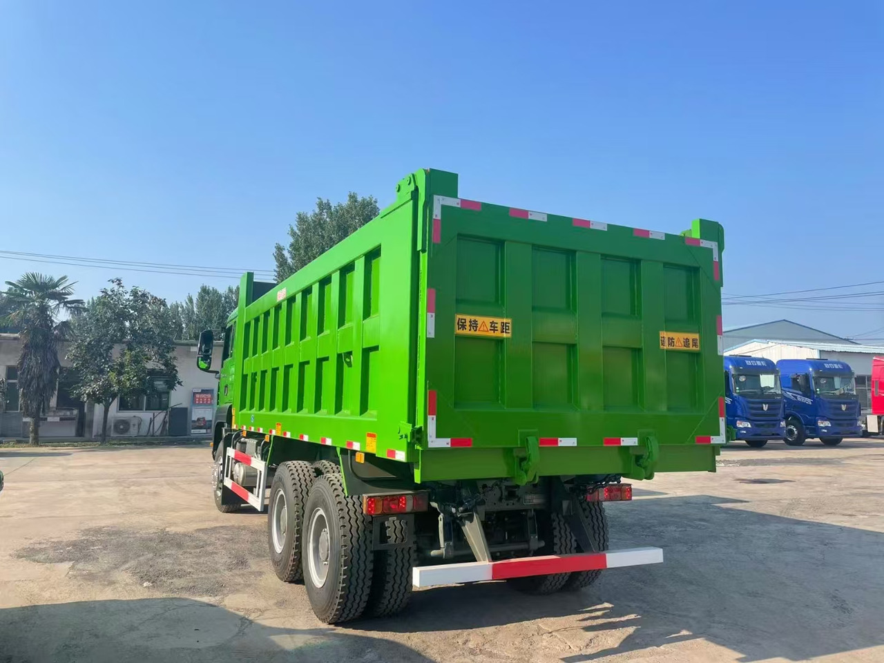 Caminhão basculante para transporte de cemento Sinotruck: foto 8
