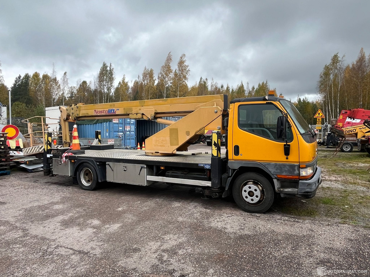 Mitsubishi CANTER-FE659H/420, nostokoriauto, nostin korjattavaksi, 2003, Vantaa - Caminhão: foto 4 Mitsubishi CANTER-FE659H/420, nostokoriauto, nostin korjattavaksi, 2003, Vantaa - Caminhão: foto 4