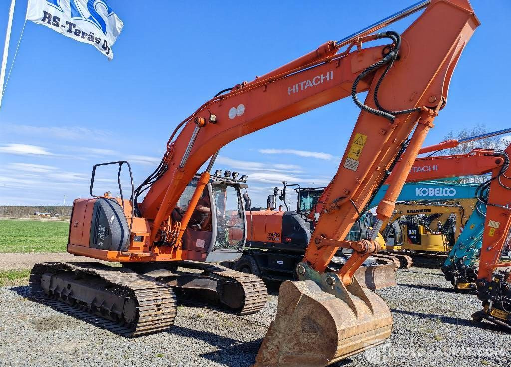 Hitachi ZX 225 US, 2003, 16 156 h Kaivinkone, Kurikka - Escavadora de rastos: foto 3 Hitachi ZX 225 US, 2003, 16 156 h Kaivinkone, Kurikka - Escavadora de rastos: foto 3