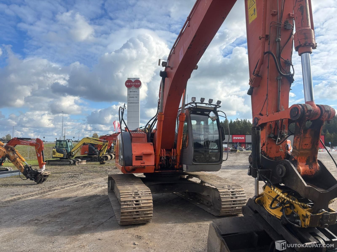 Hitachi ZX 225 USR lc kaivinkone, Lieto - Escavadora de rastos: foto 5 Hitachi ZX 225 USR lc kaivinkone, Lieto - Escavadora de rastos: foto 5