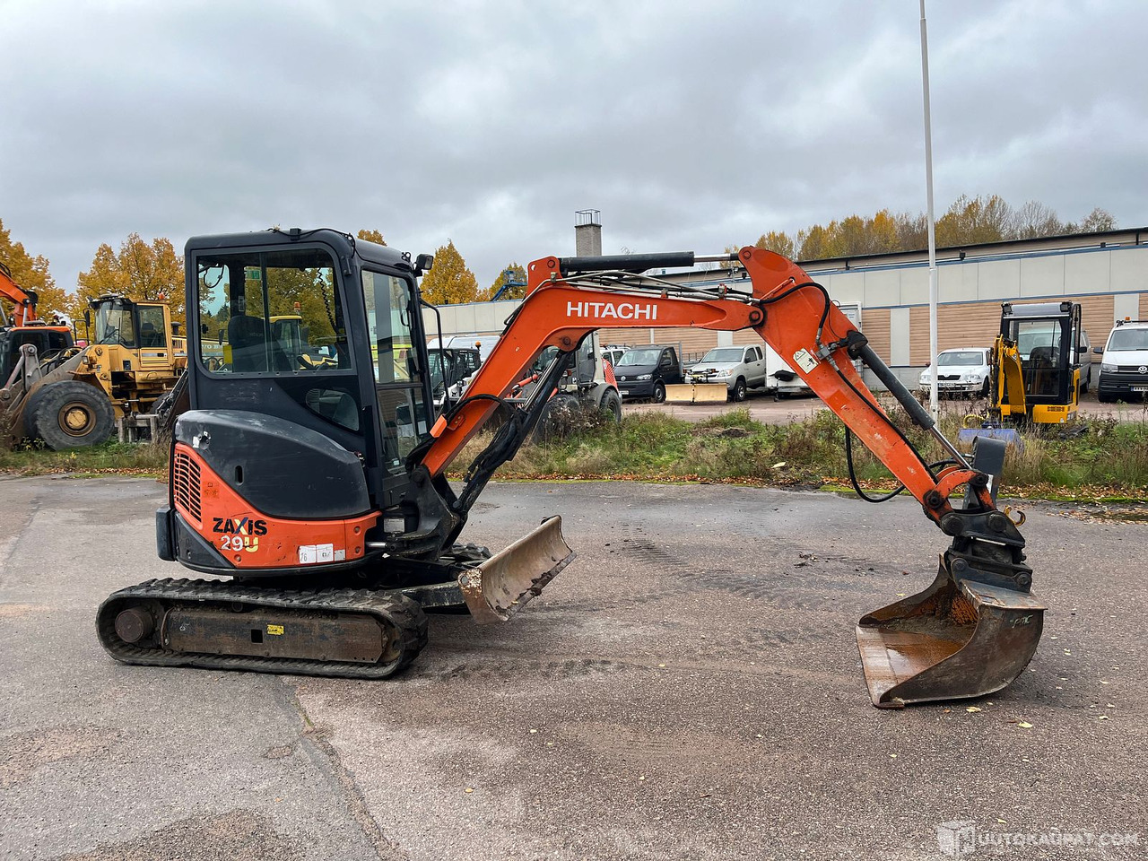 Hitachi Zaxis 29U, kaivinkone kallistajalla ja tyvitaitolla, 2014, Kouvola - Mini escavadeira: foto 5 Hitachi Zaxis 29U, kaivinkone kallistajalla ja tyvitaitolla, 2014, Kouvola - Mini escavadeira: foto 5
