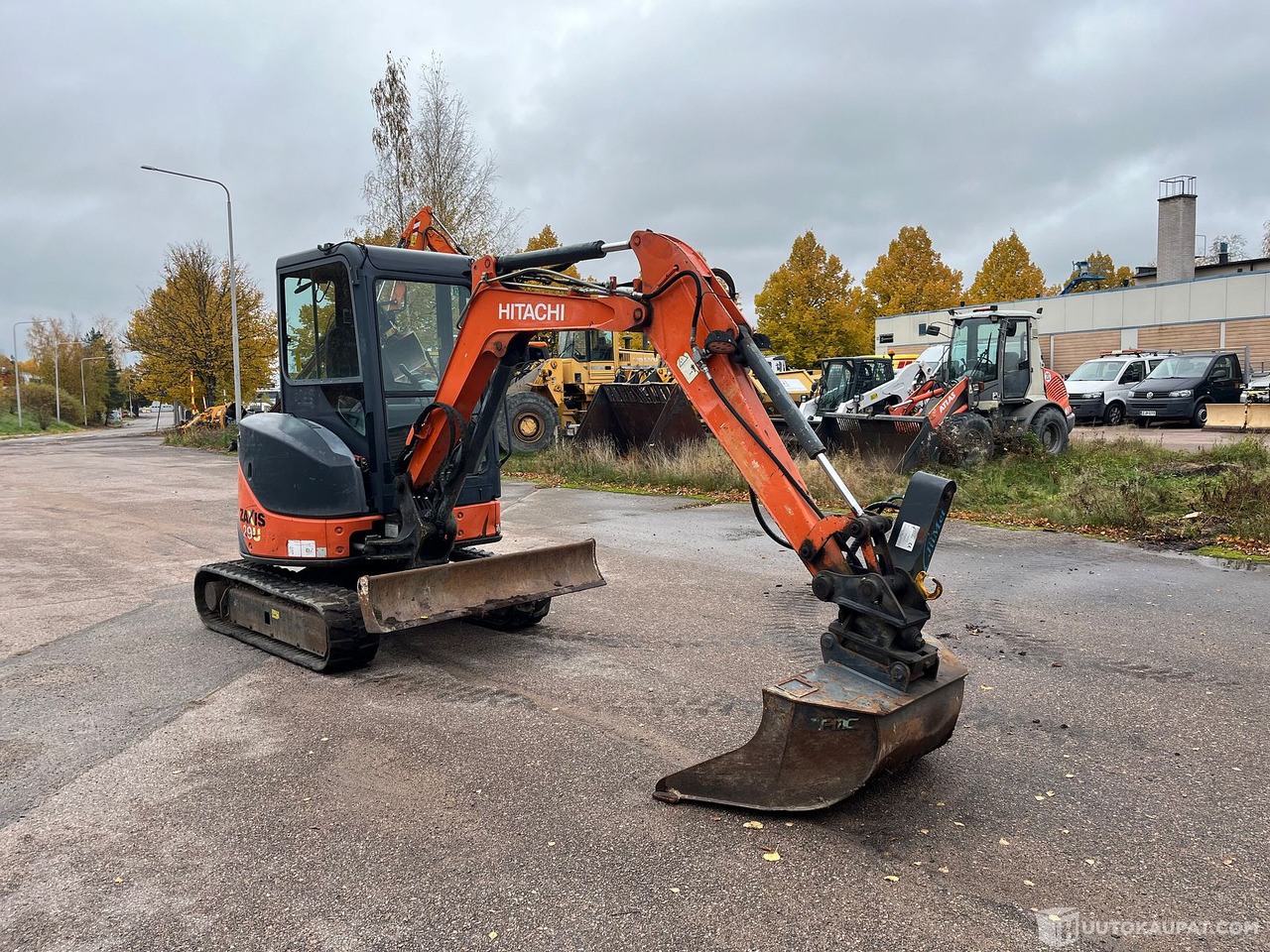 Hitachi Zaxis 29U, kaivinkone kallistajalla ja tyvitaitolla, 2014, Kouvola - Mini escavadeira: foto 4 Hitachi Zaxis 29U, kaivinkone kallistajalla ja tyvitaitolla, 2014, Kouvola - Mini escavadeira: foto 4