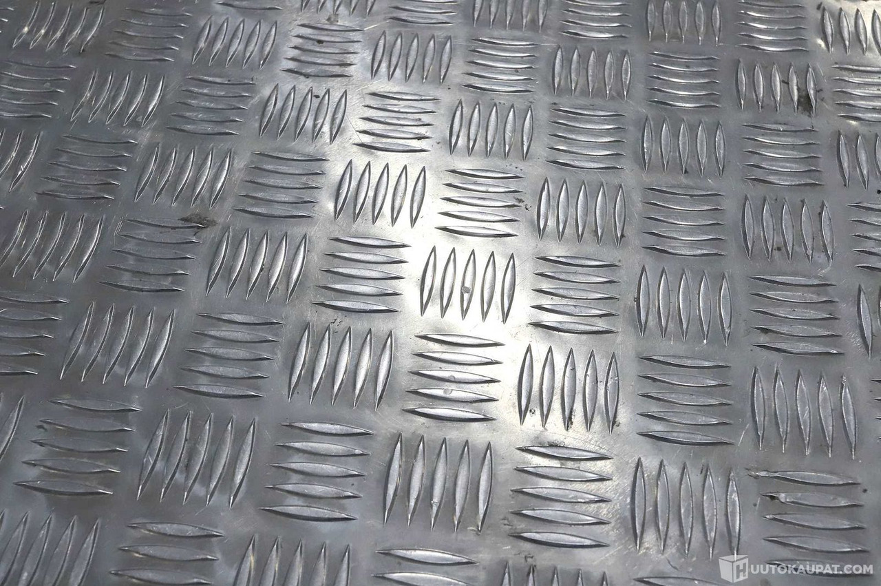 Järeää lastauslaituria / koroketta / lattiaa – 60 m2 –  2021. LGS6017, Vantaa - Ferramenta/ Equipamento: foto 3 Järeää lastauslaituria / koroketta / lattiaa – 60 m2 –  2021. LGS6017, Vantaa - Ferramenta/ Equipamento: foto 3