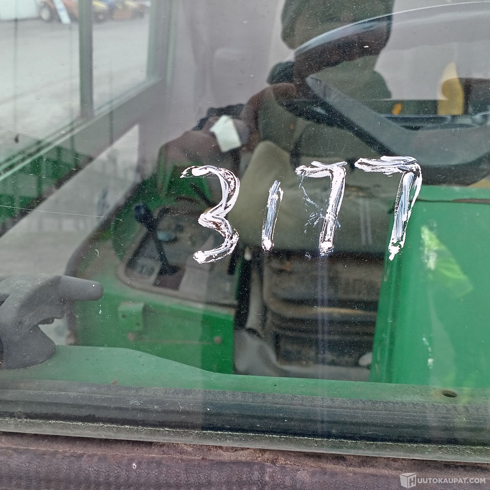 John Deere 3235 kelaleikkuri, 4 WD ja hytti, Hollola - Cortador de grama: foto 5 John Deere 3235 kelaleikkuri, 4 WD ja hytti, Hollola - Cortador de grama: foto 5