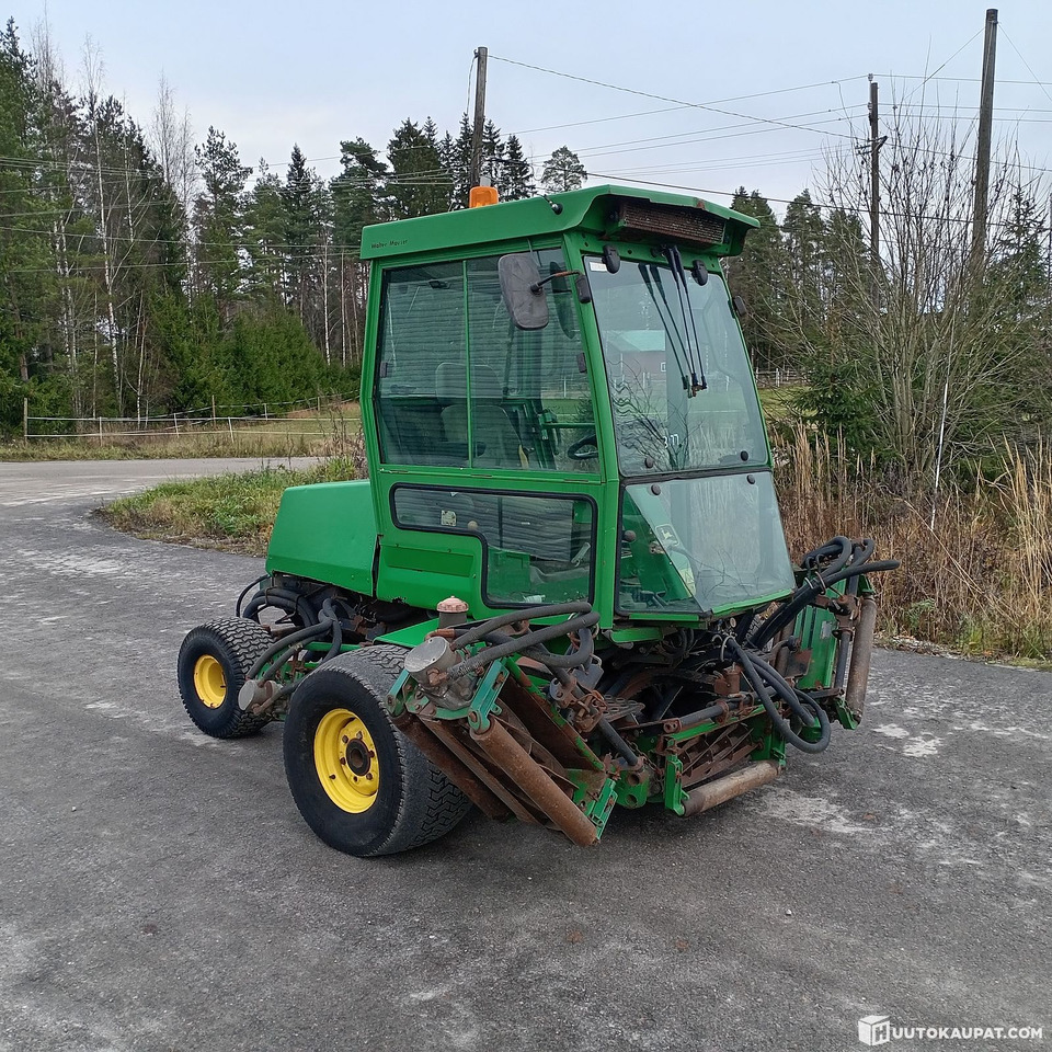 John Deere 3235 kelaleikkuri, 4 WD ja hytti, Hollola - Cortador de grama: foto 1 John Deere 3235 kelaleikkuri, 4 WD ja hytti, Hollola - Cortador de grama: foto 1