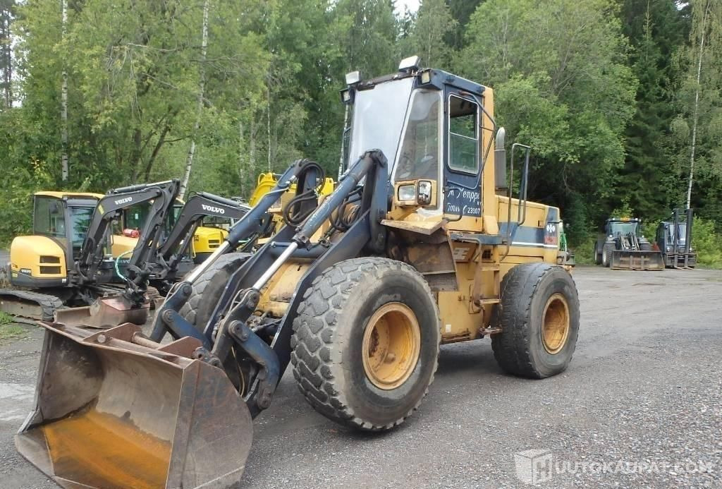 Carregadeira de rodas Komatsu WA 250-1, 1987, 27 501 h Pyöräkuormaaja, Forssa: foto 1