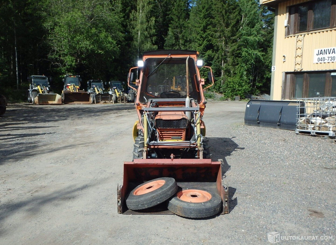 Kubota L 245 DT 4x4, 1980, 1.1 l, Diesel, 5 139 h, Forssa - Máquina agrícola: foto 3 Kubota L 245 DT 4x4, 1980, 1.1 l, Diesel, 5 139 h, Forssa - Máquina agrícola: foto 3
