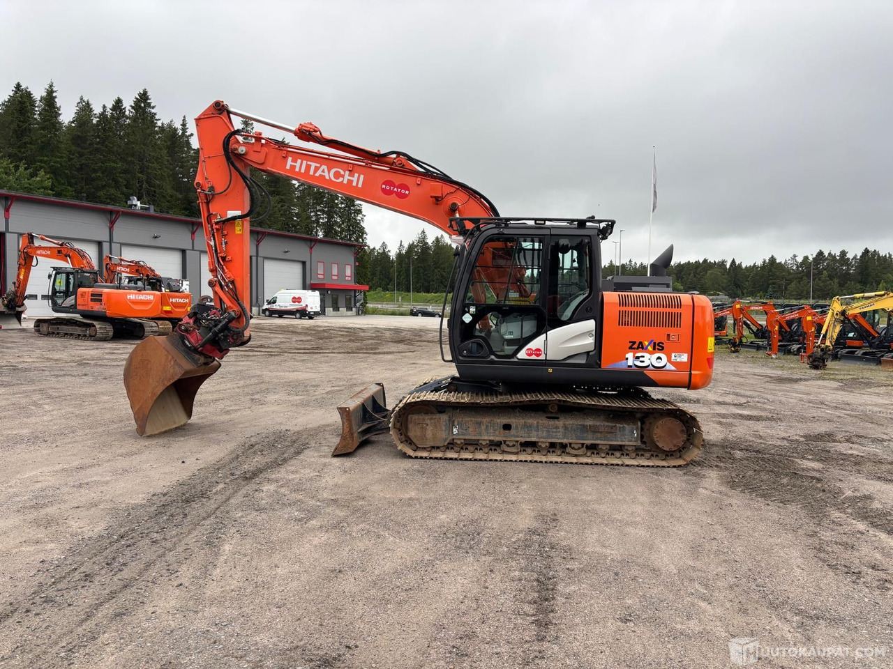 Hitachi ZX130-6, 2017, Lieto - Máquina de construção: foto 1 Hitachi ZX130-6, 2017, Lieto - Máquina de construção: foto 1