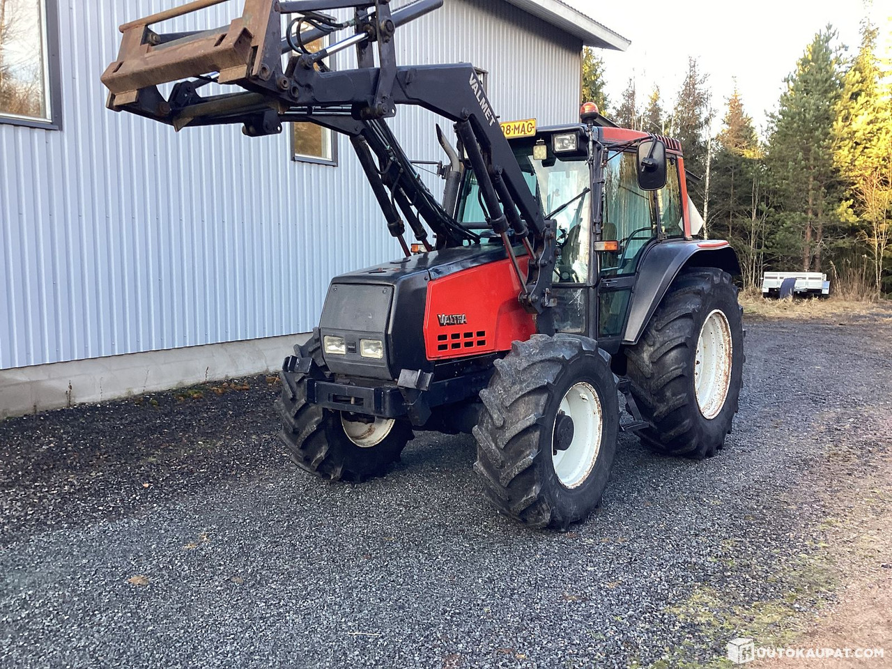 Valtra 6400 DPS with loader, 1999, Kankaanpää - Trator: foto 3 Valtra 6400 DPS with loader, 1999, Kankaanpää - Trator: foto 3