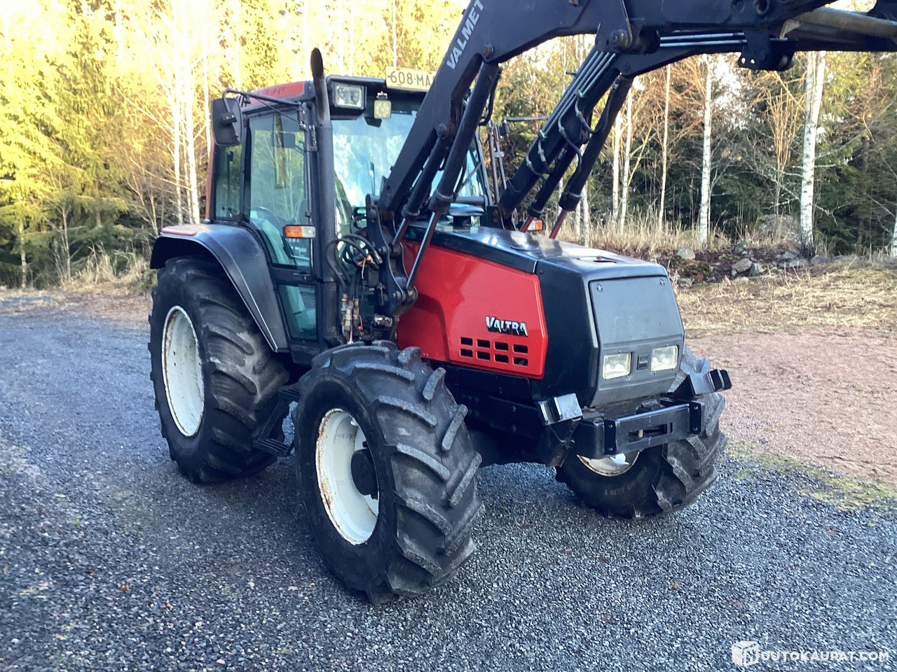 Valtra 6400 DPS with loader, 1999, Kankaanpää - Trator: foto 4 Valtra 6400 DPS with loader, 1999, Kankaanpää - Trator: foto 4