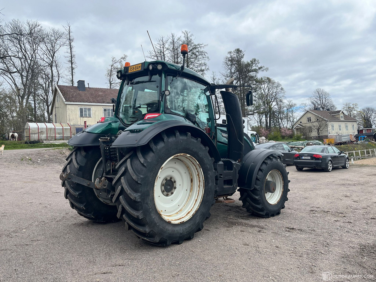 Trator Valtra T234 Versu, traktori etunostolaitteella ja taakseajolaitteilla, 2015, Vantaa: foto 6