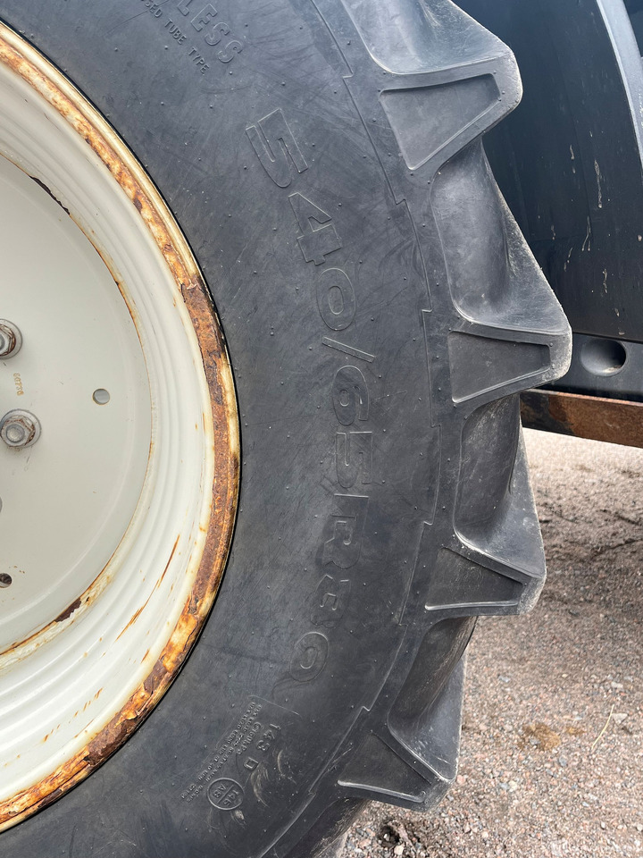 Trator Valtra T234 Versu, traktori etunostolaitteella ja taakseajolaitteilla, 2015, Vantaa: foto 12