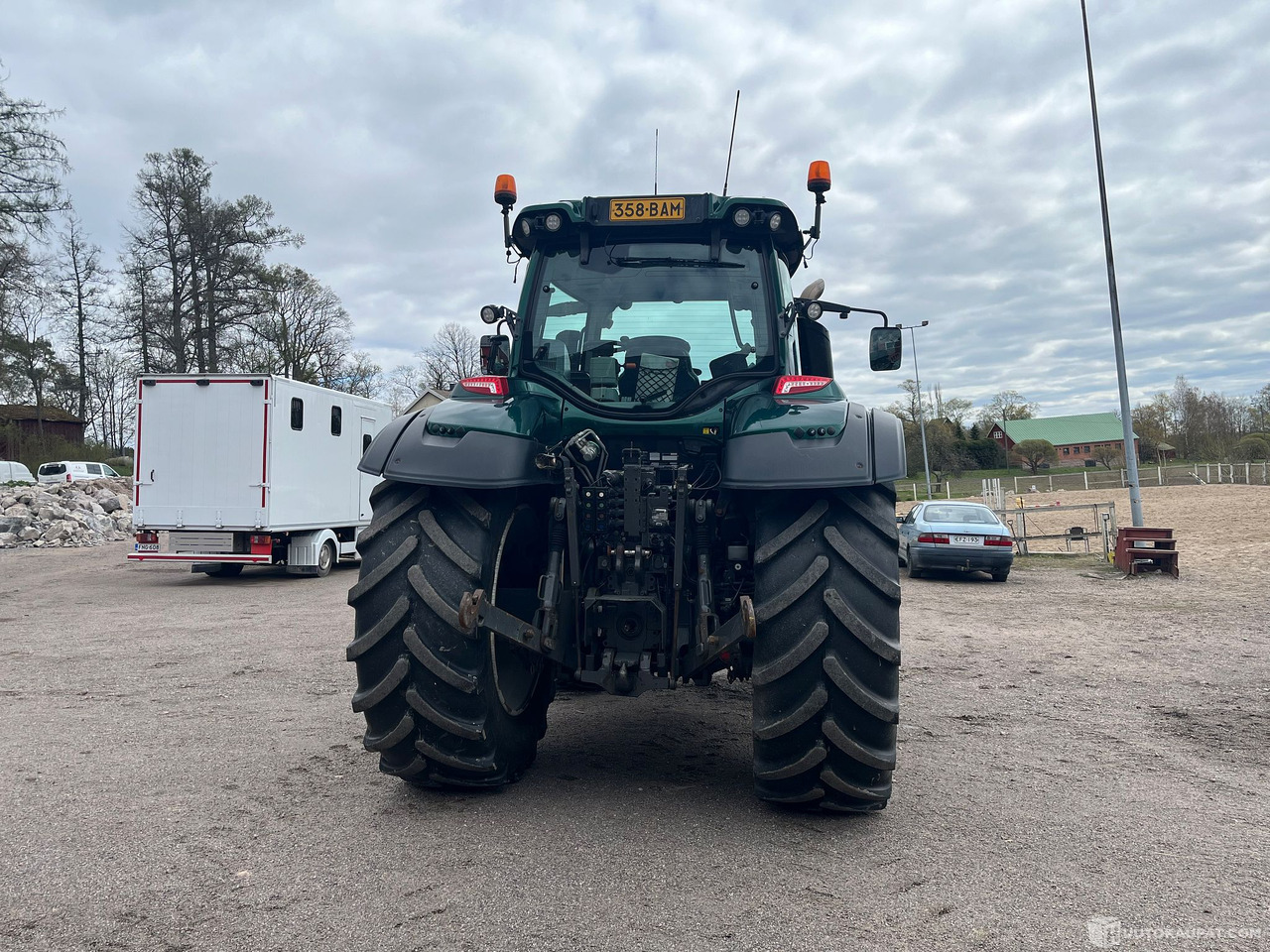 Trator Valtra T234 Versu, traktori etunostolaitteella ja taakseajolaitteilla, 2015, Vantaa: foto 7