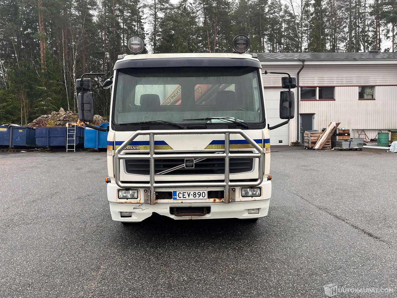 Volvo FL612-FL6H-42R/400, kuorma-auto nosturilla, 2001, Rusko - Camião de caixa aberta/ Plataforma, Caminhão grua: foto 2 Volvo FL612-FL6H-42R/400, kuorma-auto nosturilla, 2001, Rusko - Camião de caixa aberta/ Plataforma, Caminhão grua: foto 2