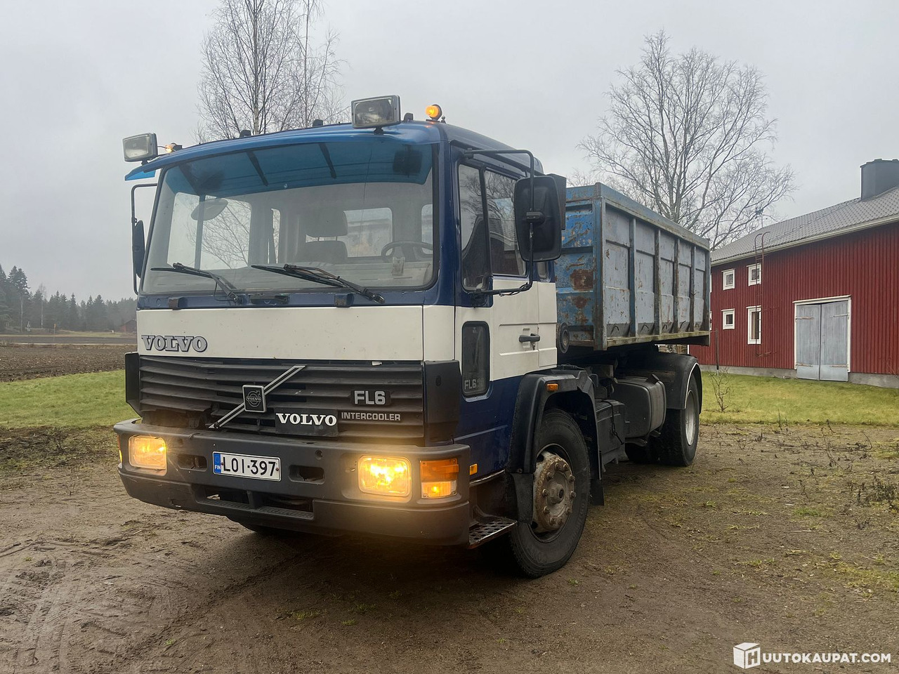 Volvo FL618 swap-body truck with two platforms, 1992, Hämeenlinna - Caminhão transportador de contêineres/ Caixa móvel: foto 1 Volvo FL618 swap-body truck with two platforms, 1992, Hämeenlinna - Caminhão transportador de contêineres/ Caixa móvel: foto 1
