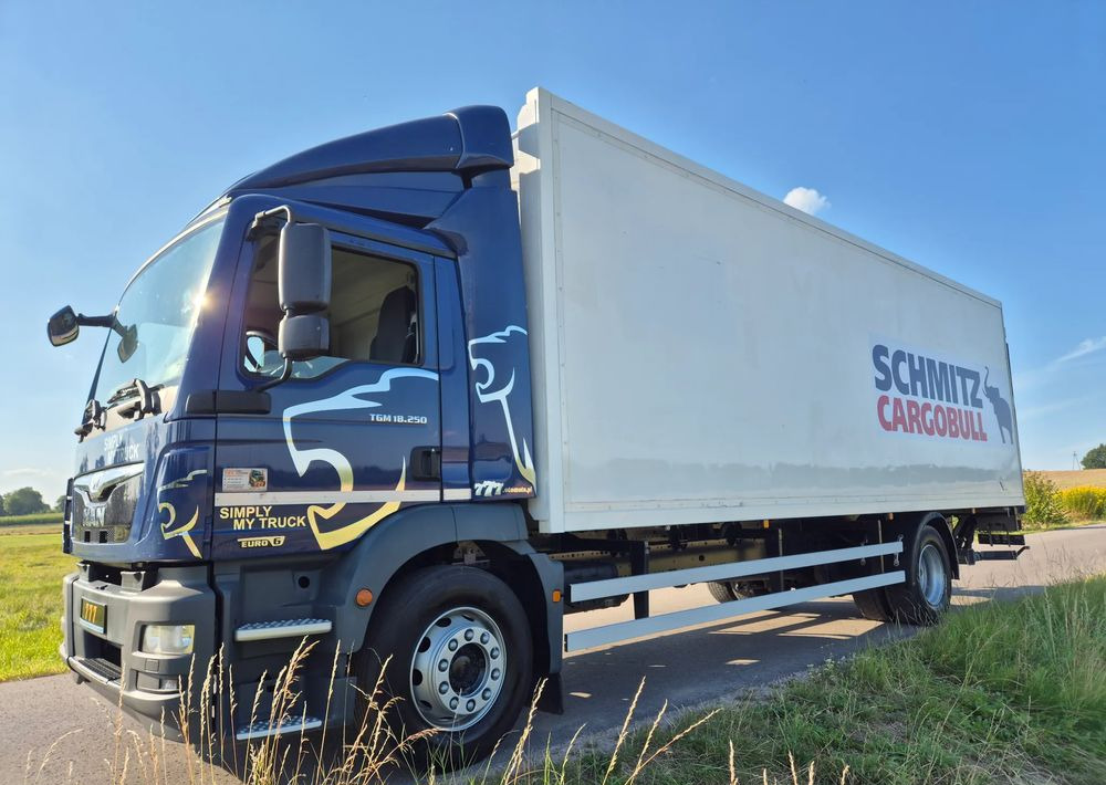 MAN TGM 18.250 Carrier 1950 D/E z Holandii / TOP STAN / 7.5m / 18 palet / winda + drzwi boczne / OKAZJA - Caminhão frigorífico: foto 3 MAN TGM 18.250 Carrier 1950 D/E z Holandii / TOP STAN / 7.5m / 18 palet / winda + drzwi boczne / OKAZJA - Caminhão frigorífico: foto 3