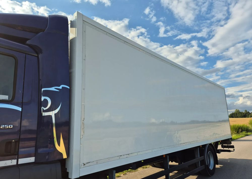 MAN TGM 18.250 Carrier 1950 D/E z Holandii / TOP STAN / 7.5m / 18 palet / winda + drzwi boczne / OKAZJA - Caminhão frigorífico: foto 3 MAN TGM 18.250 Carrier 1950 D/E z Holandii / TOP STAN / 7.5m / 18 palet / winda + drzwi boczne / OKAZJA - Caminhão frigorífico: foto 3