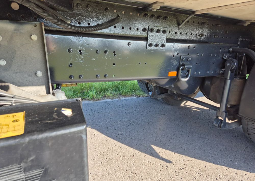 Caminhão frigorífico MAN TGM 18.250 Carrier 1950 D/E z Holandii / TOP STAN / 7.5m / 18 palet / winda + drzwi boczne / OKAZJA: foto 8 Caminhão frigorífico MAN TGM 18.250 Carrier 1950 D/E z Holandii / TOP STAN / 7.5m / 18 palet / winda + drzwi boczne / OKAZJA: foto 8