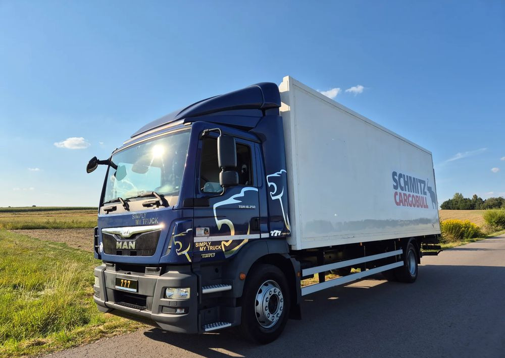 Caminhão frigorífico MAN TGM 18.250 Carrier 1950 D/E z Holandii / TOP STAN / 7.5m / 18 palet / winda + drzwi boczne / OKAZJA: foto 16 Caminhão frigorífico MAN TGM 18.250 Carrier 1950 D/E z Holandii / TOP STAN / 7.5m / 18 palet / winda + drzwi boczne / OKAZJA: foto 16