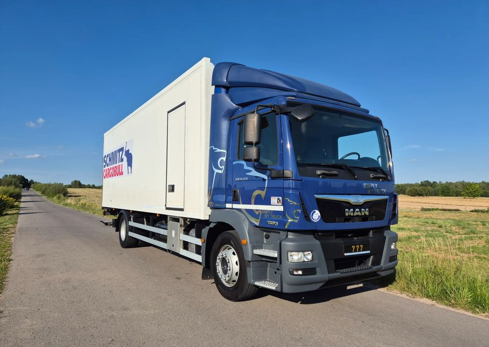 MAN TGM 18.250 Carrier 1950 D/E z Holandii / TOP STAN / 7.5m / 18 palet / winda + drzwi boczne / OKAZJA - Caminhão frigorífico: foto 3 MAN TGM 18.250 Carrier 1950 D/E z Holandii / TOP STAN / 7.5m / 18 palet / winda + drzwi boczne / OKAZJA - Caminhão frigorífico: foto 3