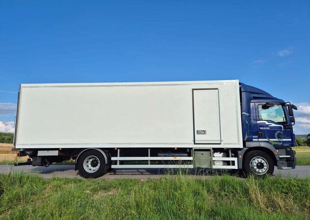 MAN TGM 18.250 Carrier 1950 D/E z Holandii / TOP STAN / 7.5m / 18 palet / winda + drzwi boczne / OKAZJA - Caminhão frigorífico: foto 5 MAN TGM 18.250 Carrier 1950 D/E z Holandii / TOP STAN / 7.5m / 18 palet / winda + drzwi boczne / OKAZJA - Caminhão frigorífico: foto 5