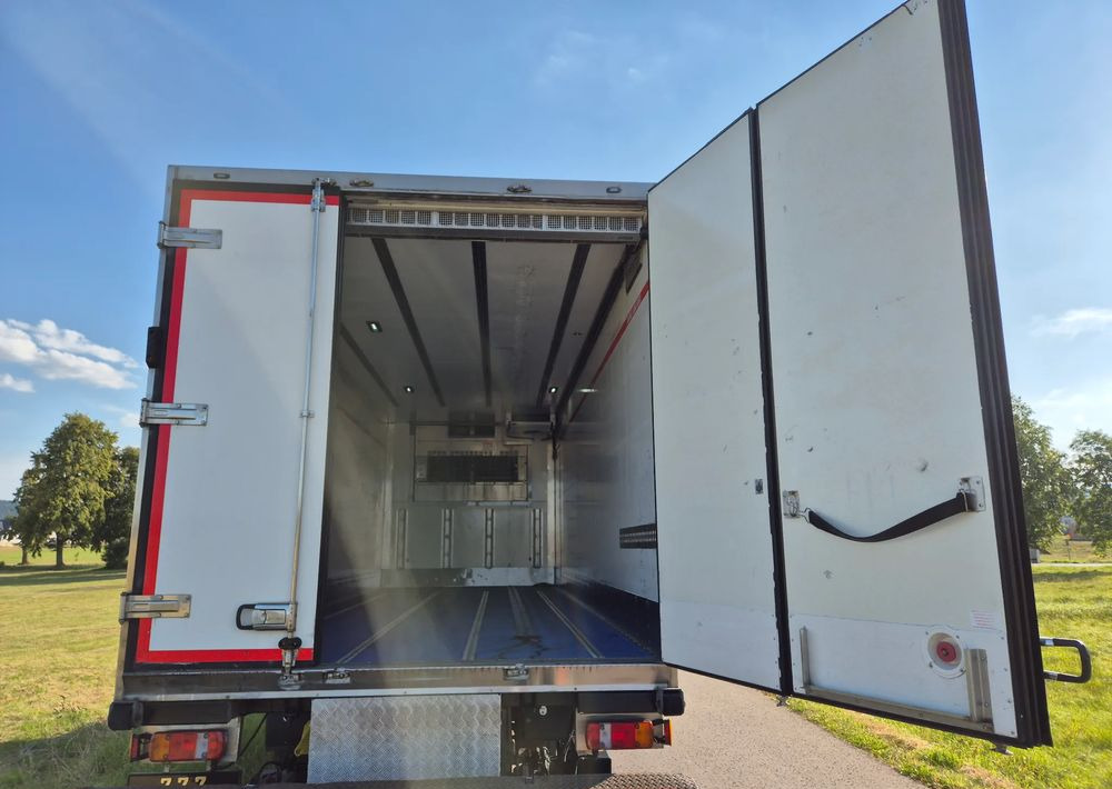 Caminhão frigorífico MAN TGM 18.250 Carrier 1950 D/E z Holandii / TOP STAN / 7.5m / 18 palet / winda + drzwi boczne / OKAZJA: foto 13 Caminhão frigorífico MAN TGM 18.250 Carrier 1950 D/E z Holandii / TOP STAN / 7.5m / 18 palet / winda + drzwi boczne / OKAZJA: foto 13