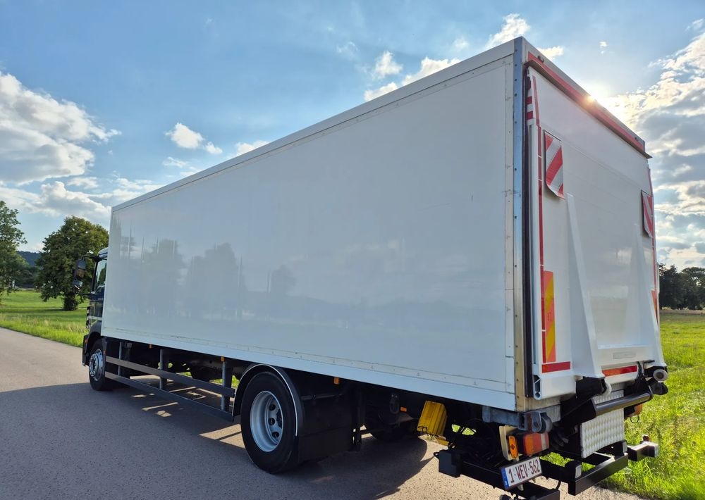 MAN TGM 18.250 Carrier 1950 D/E z Holandii / TOP STAN / 7.5m / 18 palet / winda + drzwi boczne / OKAZJA - Caminhão frigorífico: foto 5 MAN TGM 18.250 Carrier 1950 D/E z Holandii / TOP STAN / 7.5m / 18 palet / winda + drzwi boczne / OKAZJA - Caminhão frigorífico: foto 5