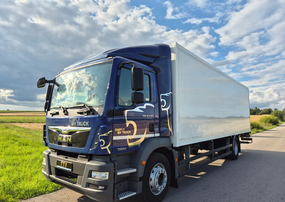 MAN TGM 18.250 Carrier 1950 D/E z Holandii / TOP STAN / 7.5m / 18 palet / winda + drzwi boczne / OKAZJA - Caminhão frigorífico: foto 2 MAN TGM 18.250 Carrier 1950 D/E z Holandii / TOP STAN / 7.5m / 18 palet / winda + drzwi boczne / OKAZJA - Caminhão frigorífico: foto 2