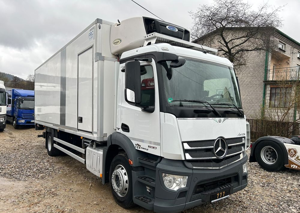 Mercedes-Benz Antos 1824 CARRIER SUPRA 1150 DRZWI + winda i drzwi boczne / 7.7m / z Holandii / KLIMA LEKKI / Axor man Tgm T1000-R THERMO King - Caminhão frigorífico: foto 1 Mercedes-Benz Antos 1824 CARRIER SUPRA 1150 DRZWI + winda i drzwi boczne / 7.7m / z Holandii / KLIMA LEKKI / Axor man Tgm T1000-R THERMO King - Caminhão frigorífico: foto 1