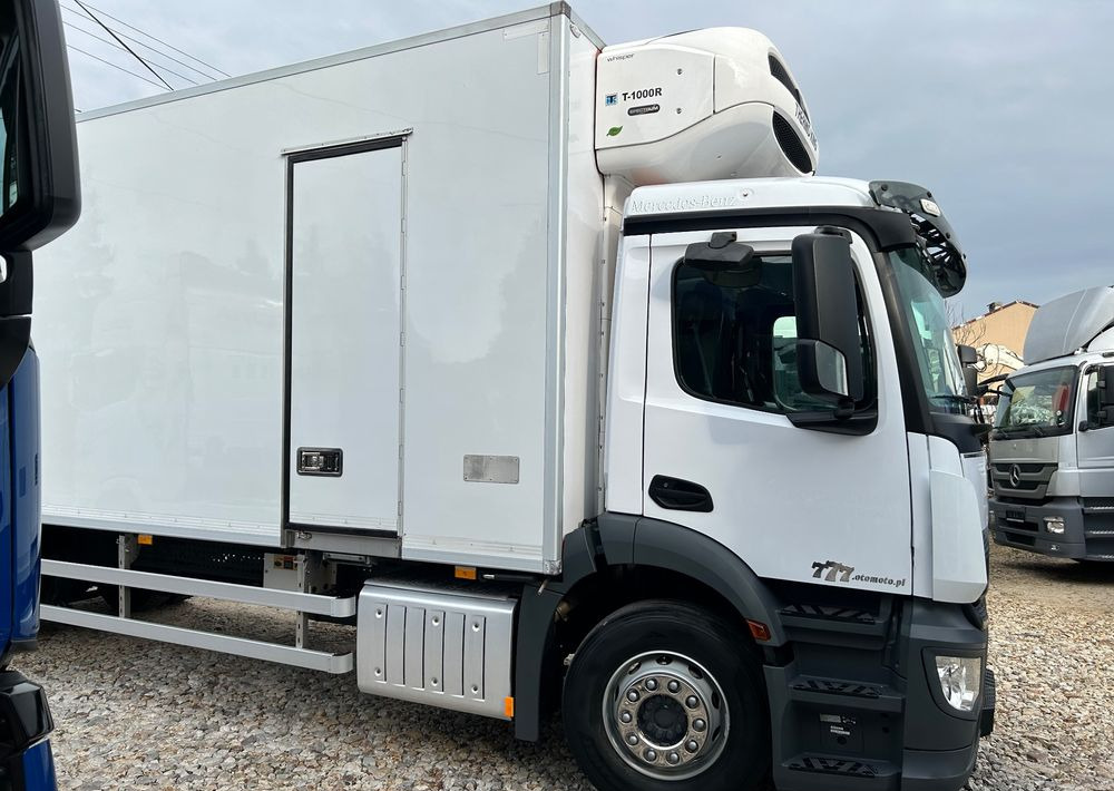 Mercedes-Benz Antos 1824 THERMO King DRZWI + winda + 2x drzwi boczne / 8.3m / z Holandii / KLIMA LEKKI / Axor man Tgm T1000-R - Caminhão frigorífico: foto 3 Mercedes-Benz Antos 1824 THERMO King DRZWI + winda + 2x drzwi boczne / 8.3m / z Holandii / KLIMA LEKKI / Axor man Tgm T1000-R - Caminhão frigorífico: foto 3
