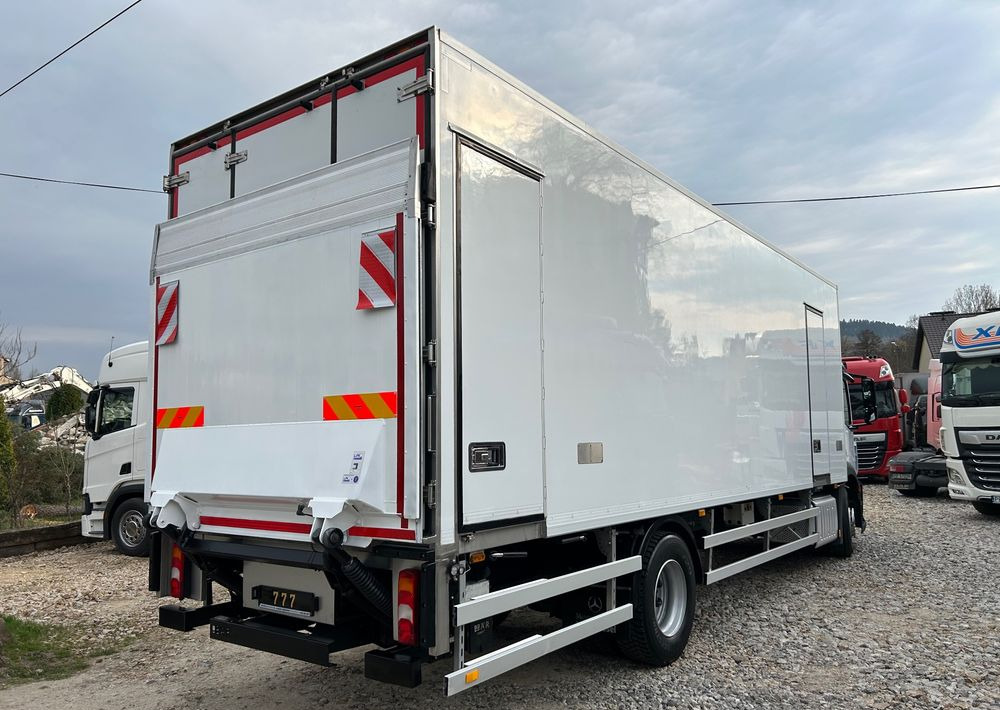 Mercedes-Benz Antos 1824 THERMO King DRZWI + winda + 2x drzwi boczne / 8.3m / z Holandii / KLIMA LEKKI / Axor man Tgm T1000-R - Caminhão frigorífico: foto 5 Mercedes-Benz Antos 1824 THERMO King DRZWI + winda + 2x drzwi boczne / 8.3m / z Holandii / KLIMA LEKKI / Axor man Tgm T1000-R - Caminhão frigorífico: foto 5