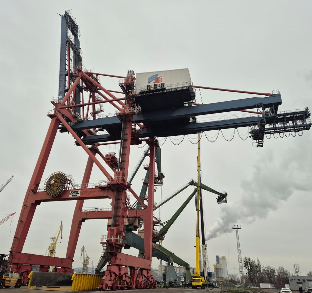 ZPMC STS crane - Equipamento portuário: foto 1 ZPMC STS crane - Equipamento portuário: foto 1