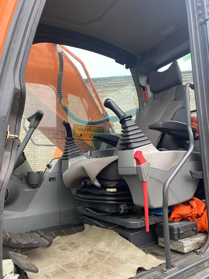 DOOSAN DX 340LCA - Escavadora de rastos: foto 2 DOOSAN DX 340LCA - Escavadora de rastos: foto 2