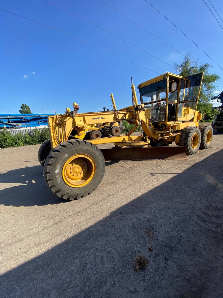 KOMATSU GD661А-1 - Motoniveladora: foto 1 KOMATSU GD661А-1 - Motoniveladora: foto 1
