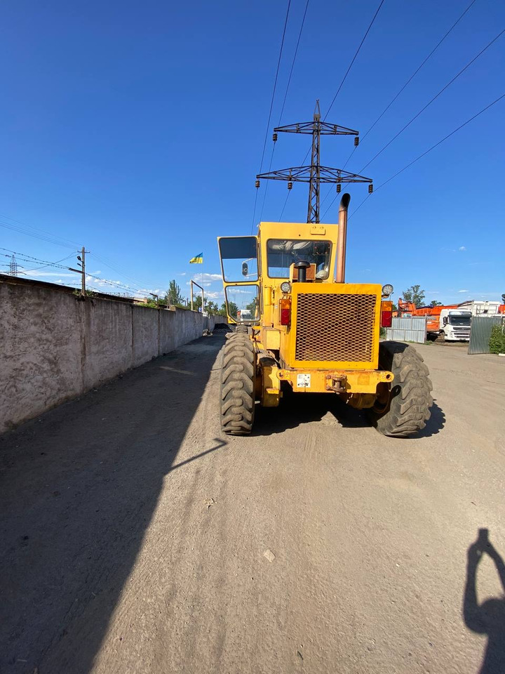 KOMATSU GD661А-1 - Motoniveladora: foto 3 KOMATSU GD661А-1 - Motoniveladora: foto 3