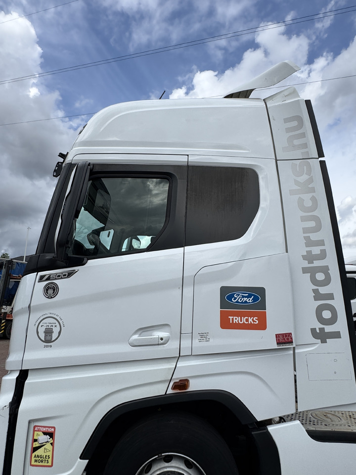 FORD F-MAX TRUCKS 500 - Cabine: foto 4 FORD F-MAX TRUCKS 500 - Cabine: foto 4