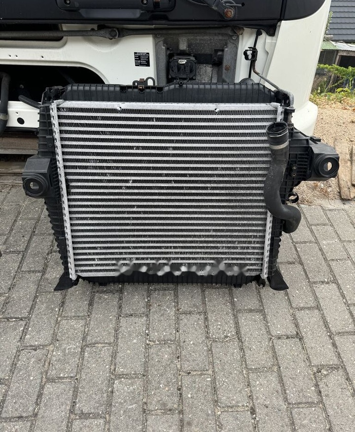 Mercedes-Benz Atego 3 E6 - Intercooler de Caminhão: foto 4 Mercedes-Benz Atego 3 E6 - Intercooler de Caminhão: foto 4