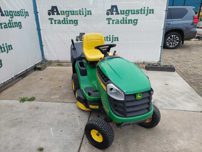 John Deere X 135R - Cortador de grama: foto 1 John Deere X 135R - Cortador de grama: foto 1