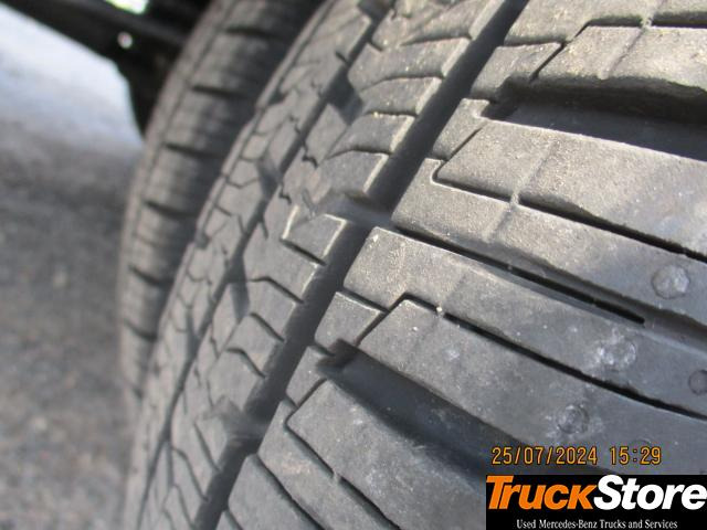 FUSO Canter 3C15 - Carrinha de contentor: foto 5 FUSO Canter 3C15 - Carrinha de contentor: foto 5