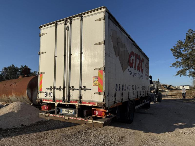 Volvo FL - Caminhão com lona: foto 5 Volvo FL - Caminhão com lona: foto 5