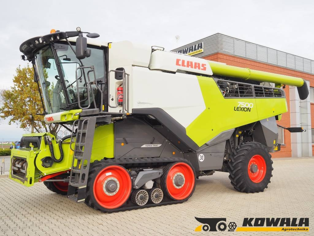 Claas Lexion 7500TT GPS + V930 - Ceifeira debulhadora: foto 1 Claas Lexion 7500TT GPS + V930 - Ceifeira debulhadora: foto 1